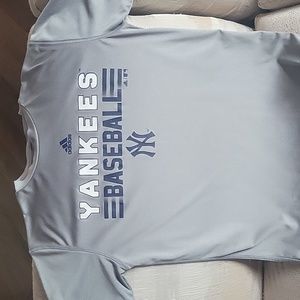 NY Yankees t shirt